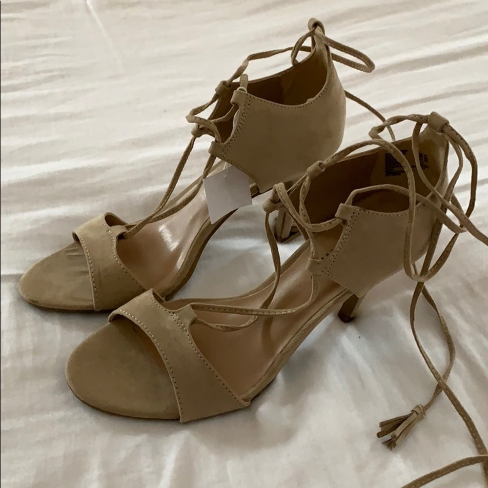 Nude Heels - Picture 2 of 4